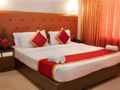 Double Bed AC Room in Hotel Sahana Castle for family