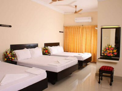 Six Bed AC Room in Hotel Sri Devi